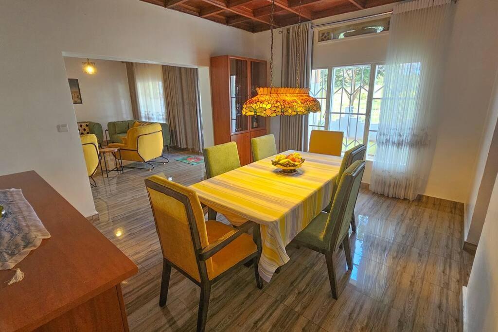 Complete 4-Bedroom House Facing Kigali Golf Course エクステリア 写真