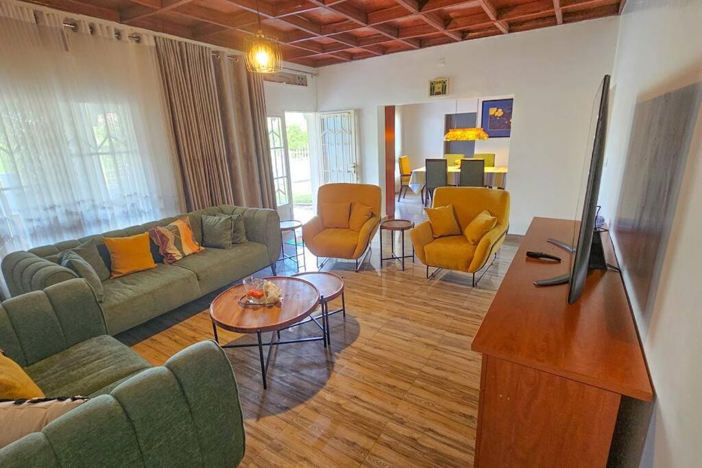 Complete 4-Bedroom House Facing Kigali Golf Course エクステリア 写真