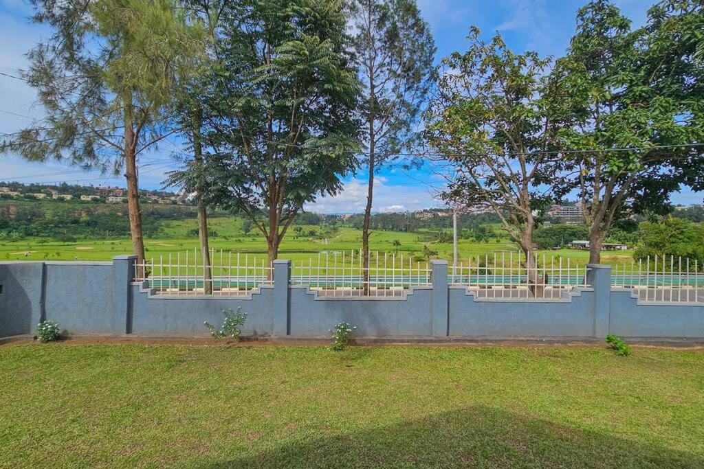 Complete 4-Bedroom House Facing Kigali Golf Course エクステリア 写真