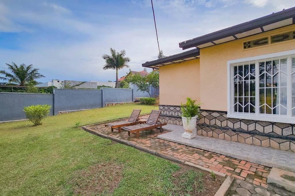 Complete 4-Bedroom House Facing Kigali Golf Course エクステリア 写真