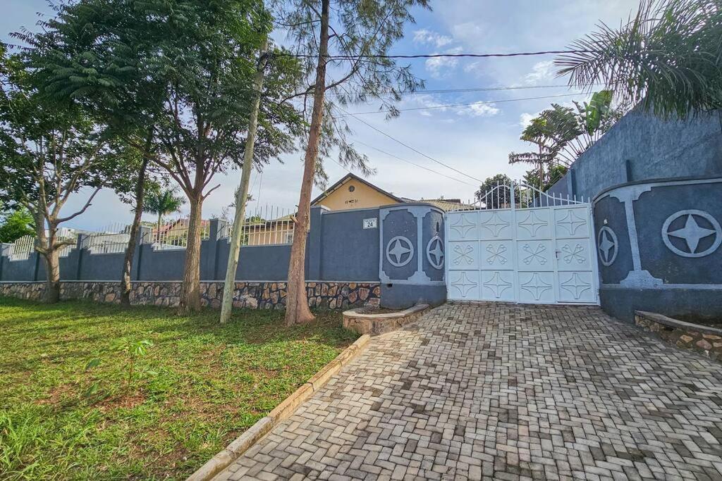 Complete 4-Bedroom House Facing Kigali Golf Course エクステリア 写真