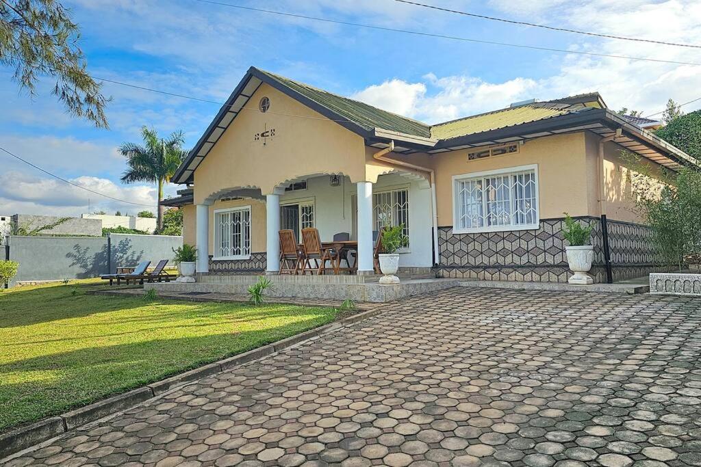 Complete 4-Bedroom House Facing Kigali Golf Course エクステリア 写真