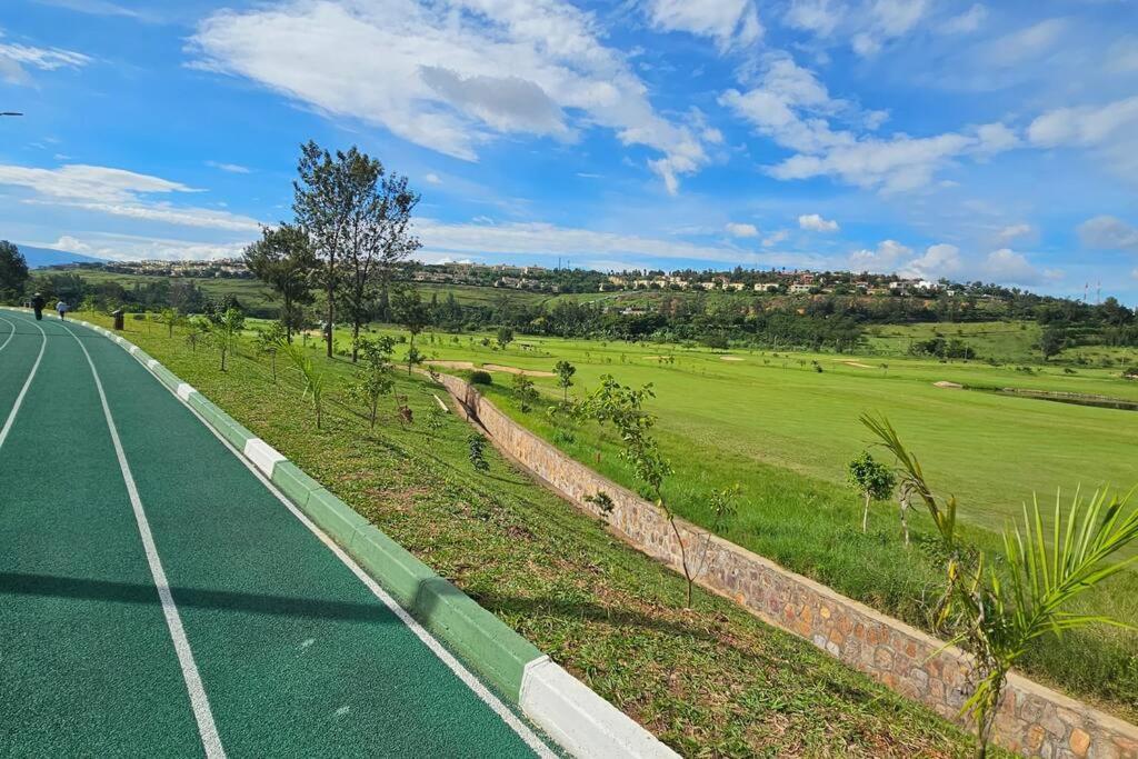 Complete 4-Bedroom House Facing Kigali Golf Course エクステリア 写真