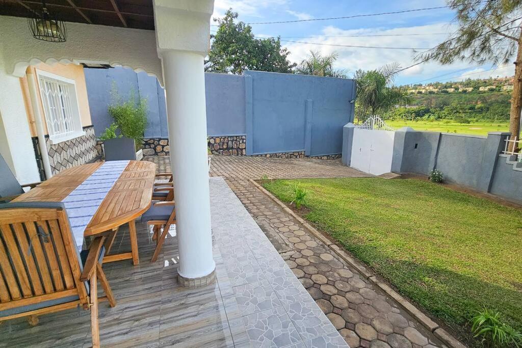 Complete 4-Bedroom House Facing Kigali Golf Course エクステリア 写真