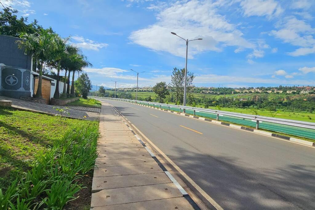 Complete 4-Bedroom House Facing Kigali Golf Course エクステリア 写真